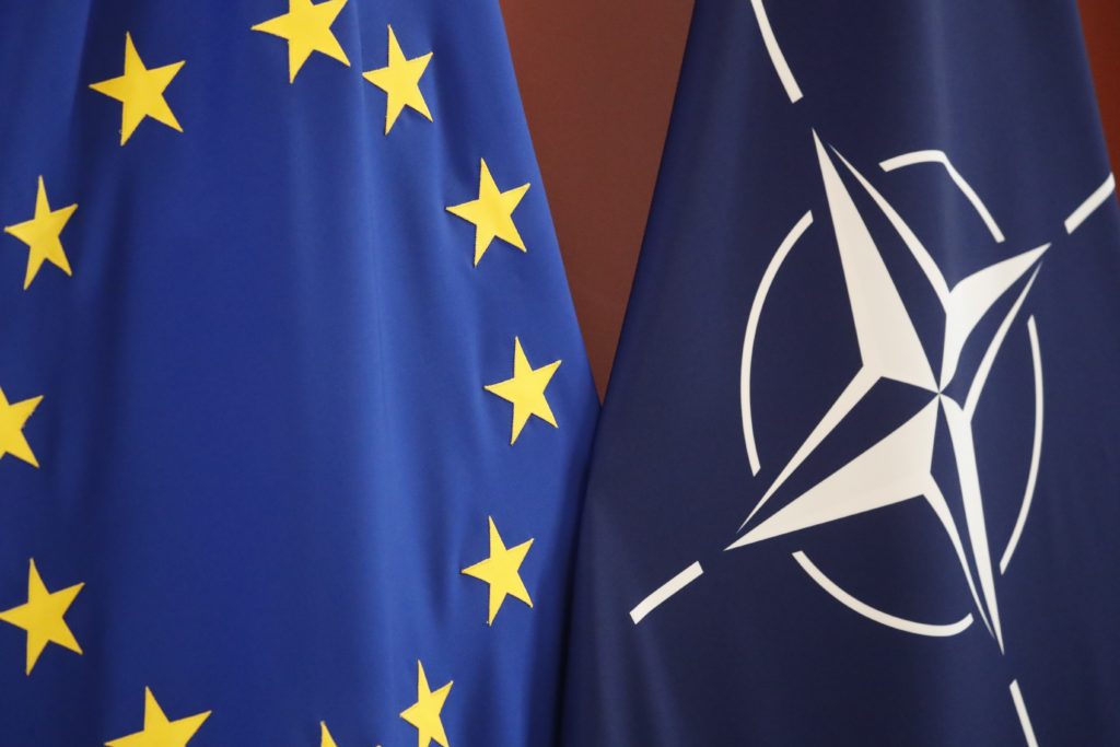 Fajnenšl tajms: Kosovo traži pomoć Zapada za članstvo u NATO i EU 
