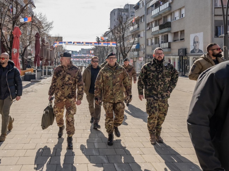 Komandant KFOR-a boravio danas u Kosovskoj Mitrovici