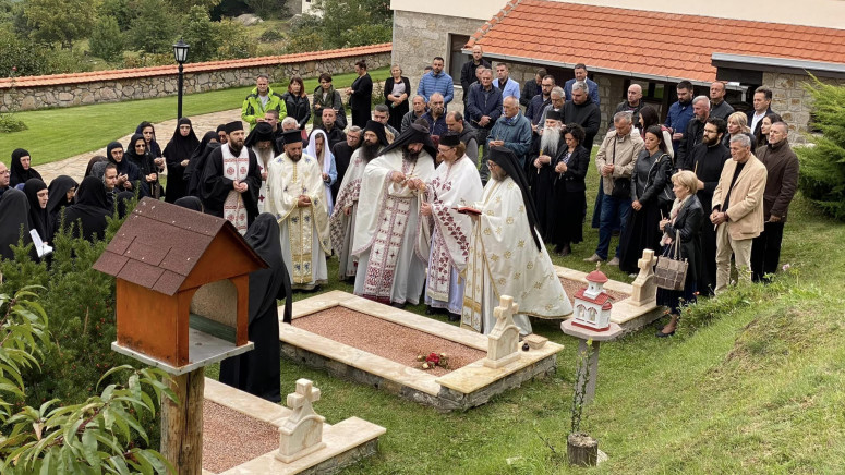 Liturgija i parastos povodom 40 dana od smrti monahinje Makarije