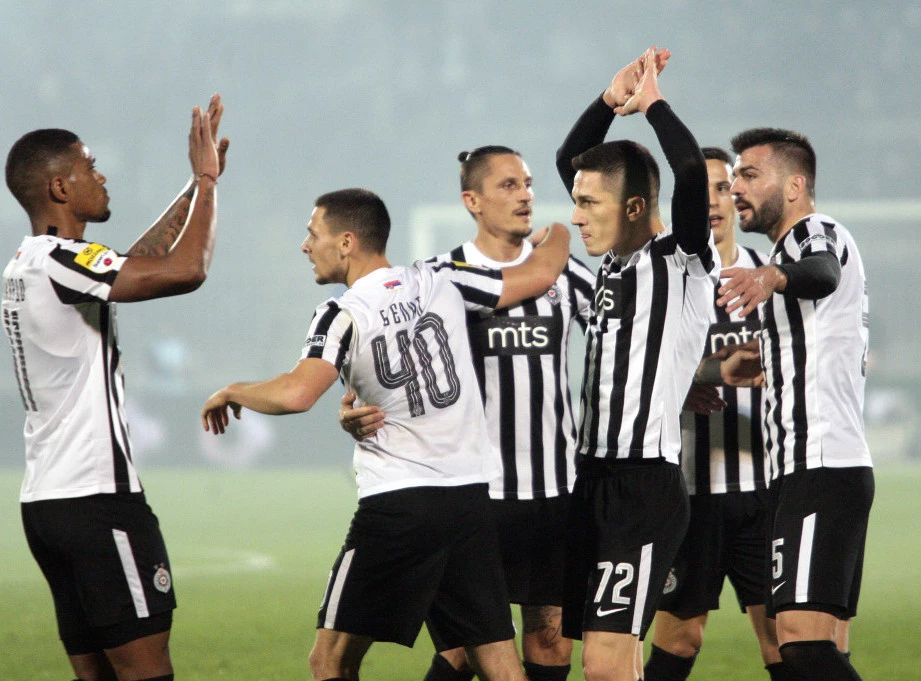 Partizan pobedio Napredak i smanjio prednost Zvezde na osam bodova