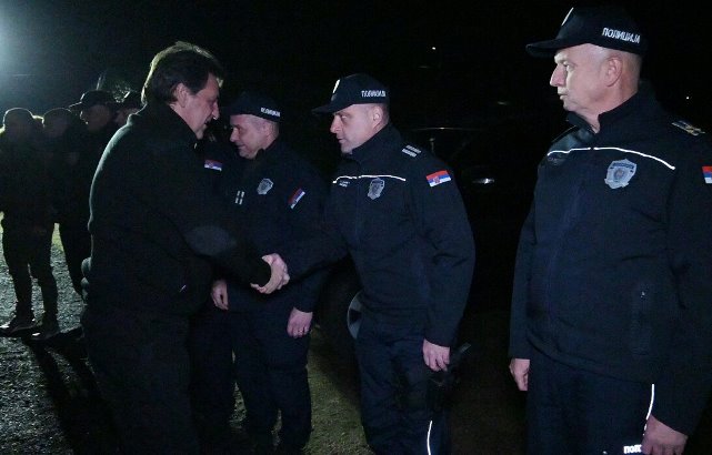 Gašić obišao pripadnike MUP-a angažovane na suzbijanju iregularnih migracija