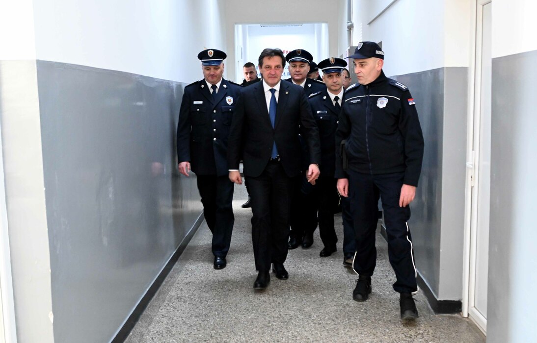 Gašić posetio policijske stanice u Lebanu i Bojniku