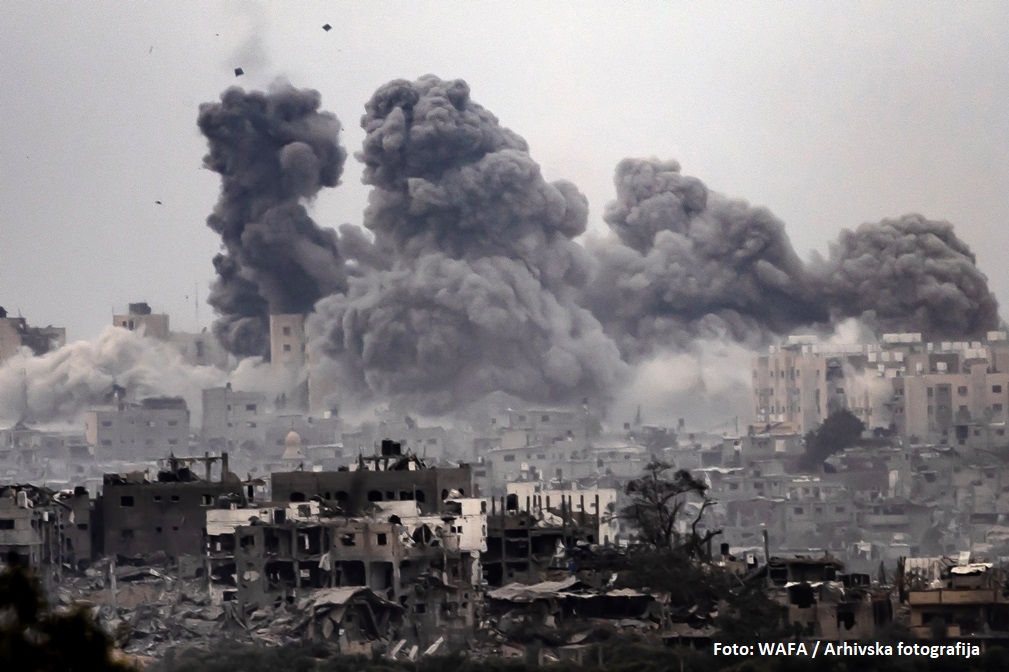 U izraelskom vazdušnom napadu na Rafu ubijeno devetoro, uključujući šestoro dece