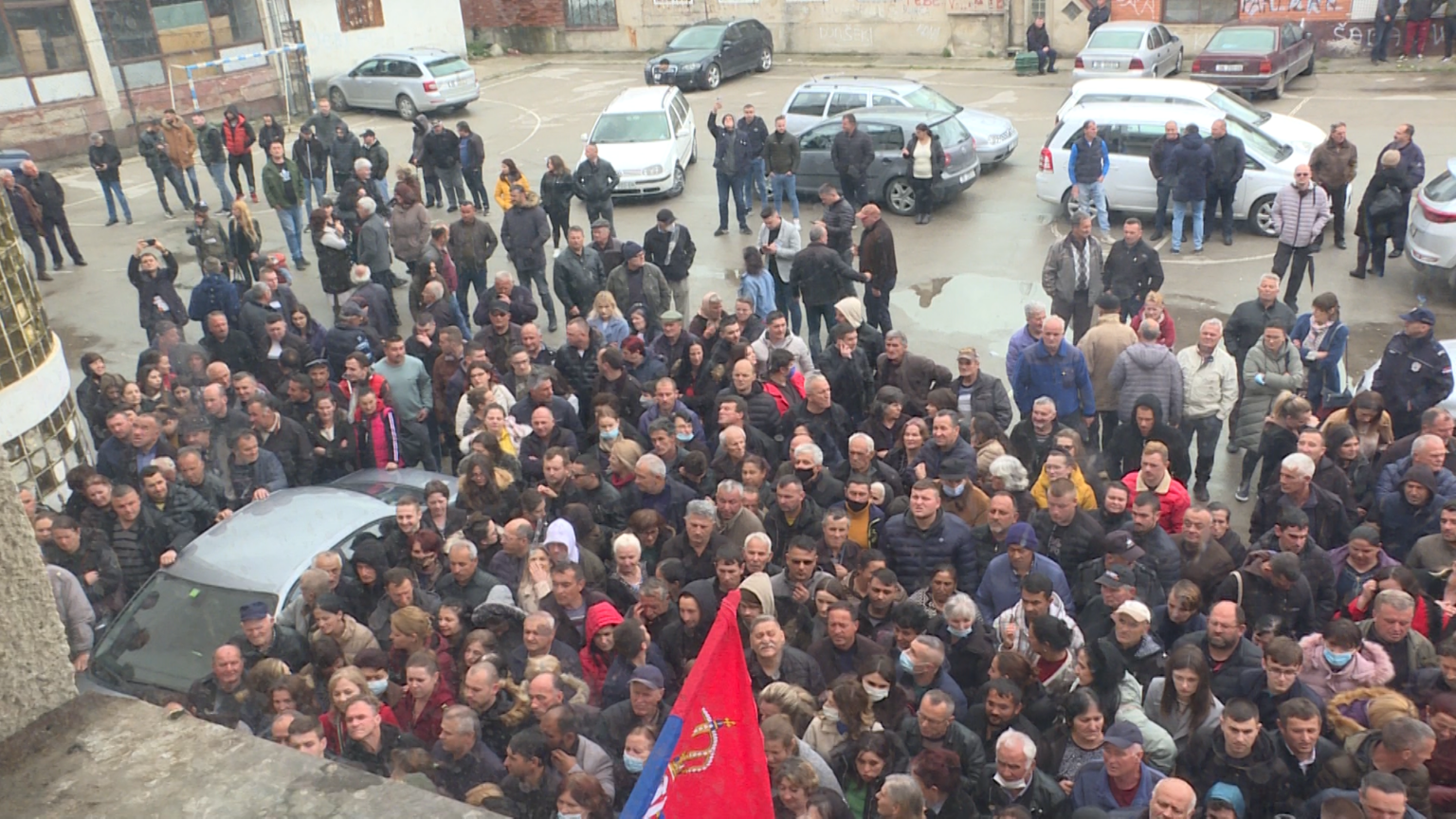 U Bujanovcu se na glasanje čeka i po sat vremena