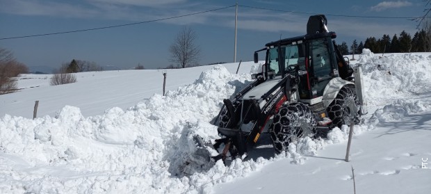 Golija i dalje pod snegom, čiste se putevi ka zavejanim zaseocima