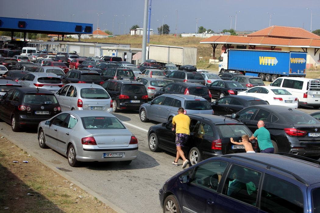Teretna vozila na Batrovcima čekaju 8, na Horgošu 6 sati