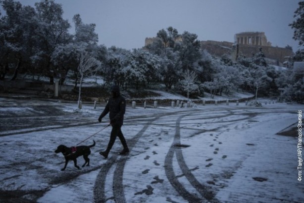 Sneg u Grčkoj, zatvorene škole i prodavnice