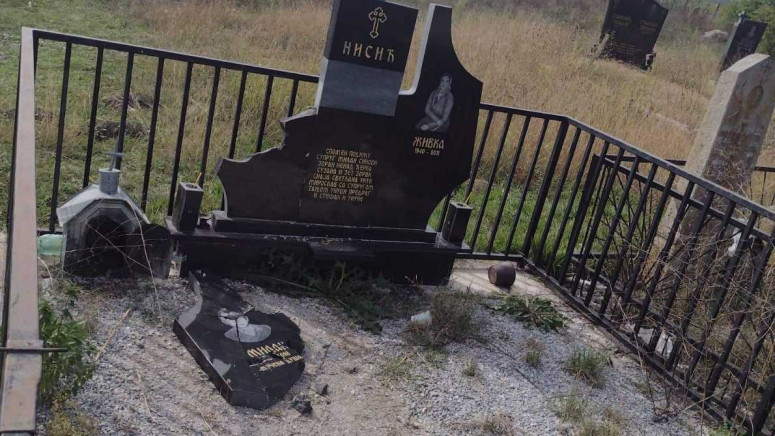 Kancelarija za KiM: Na groblju u Klokotu polomljen spomenik