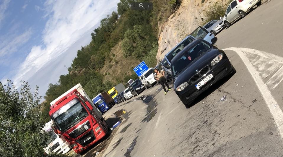 Na prelazu Jarinje formirana kolona kamiona i automobila iz pravca centralne Srbije