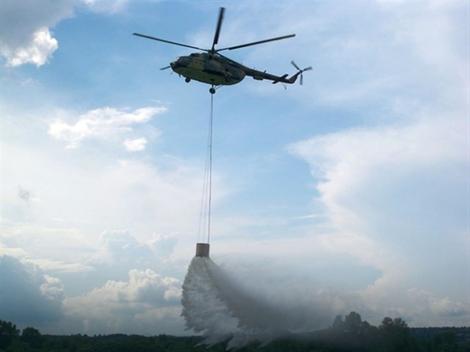 Helikopteri uključeni u gašenje požara na Suvoj planini