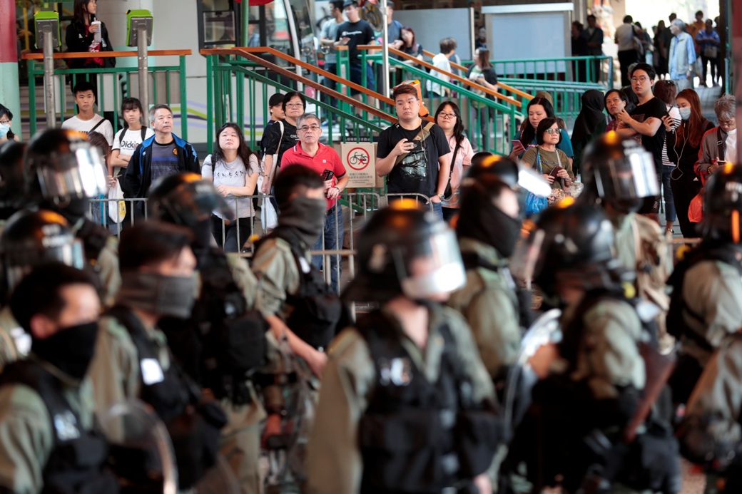 Demonstranti u Honkongu razbijali izloge,neredi i u metrou