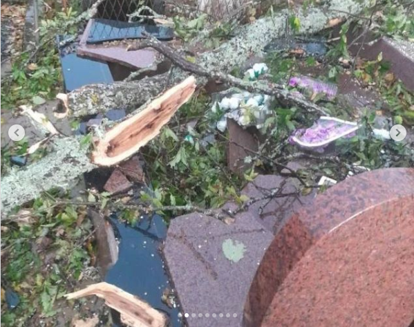 Posledice nevremena u Zubinom Potoku: Vetar čupao stabla, oštećeno groblje u Brnjaku