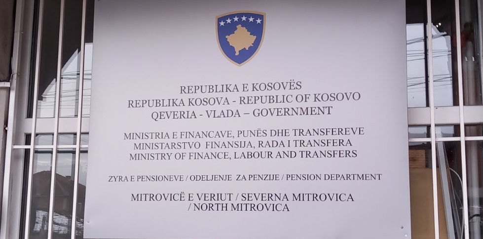 Kosovska Mitrovica:  Na zgradi Centra za socijalni rad skinuta srpska tabla i postavljena kosovska