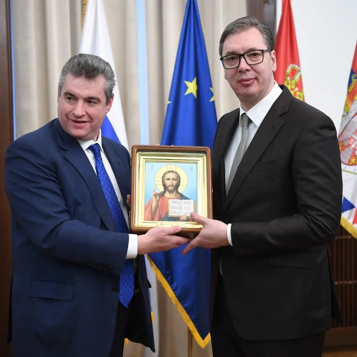 Slucki uručio Vučiću ikonu - poklon patrijarha Kirila