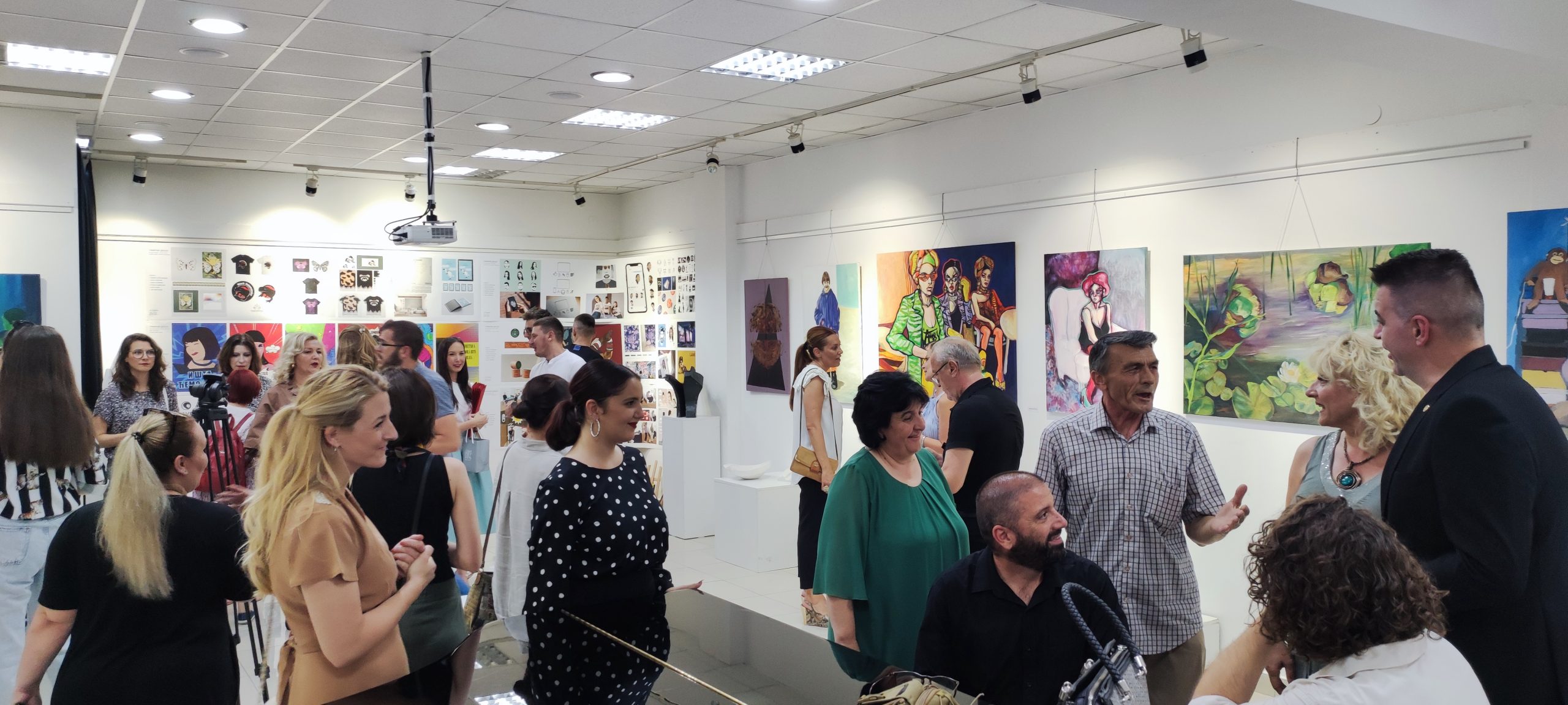 Otvorena godišnja izložba studenata Fakulteta umetnosti: Noć za uživanje i posmatranje