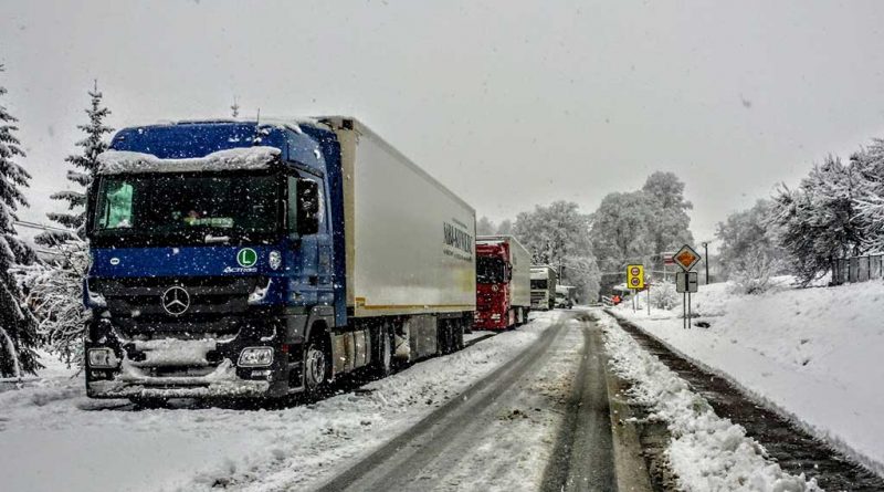 Za teretnjake zbog snega obustava saobraćaja kod Nove Varoši i Prijepolja 