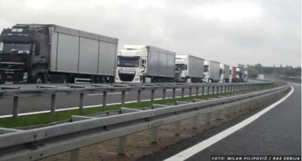 Vozači kamiona iz Srbije zaglavljeni u tranzitu preko Ukrajine, ponestaje im hrane i novca