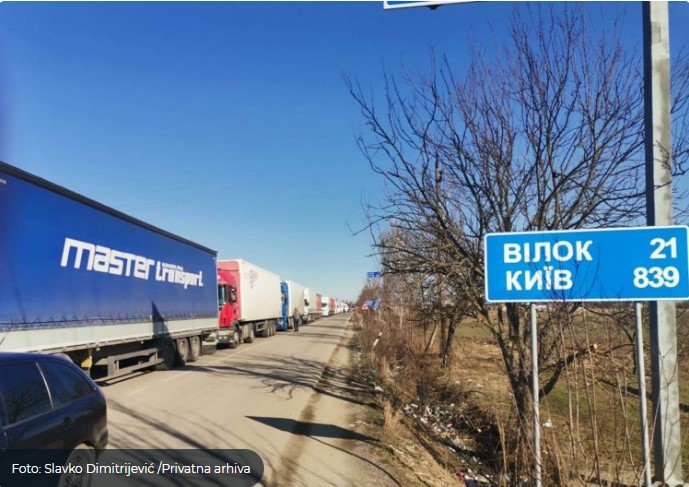 PKS: Nadležni rade na pomoći vozačima kamiona na granici Ukrajine 