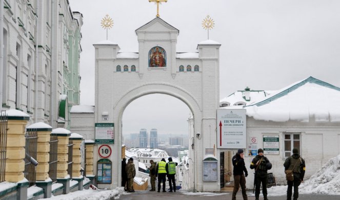 Istekao rok za iseljenje sveštenstva Kijevsko-pečerske lavre; Naoružani policajci ušli u prostorije