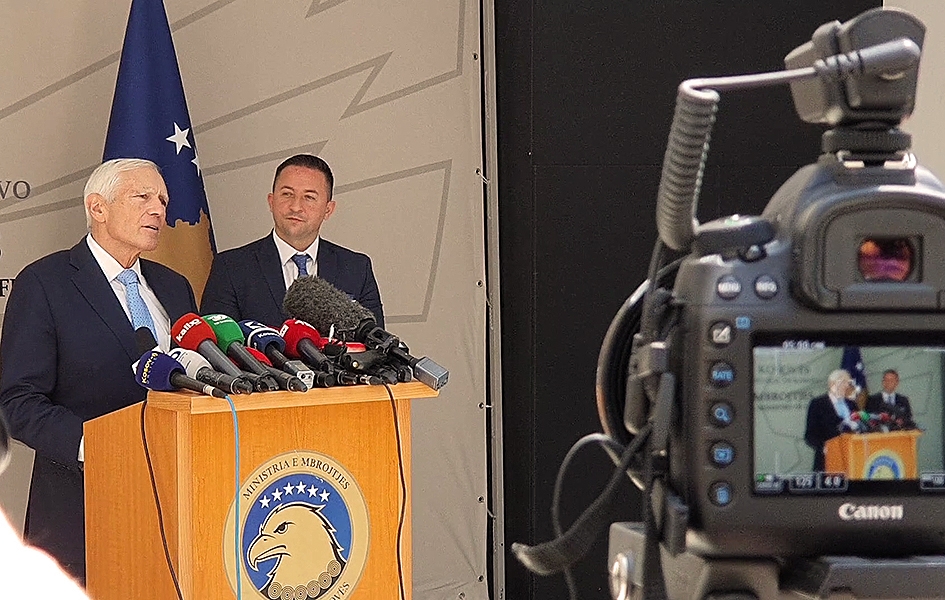 Vesli Klark: Želim da vidim da se Kosovo razvija demokratski