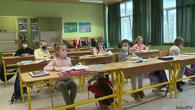 Da li zbog omikrona roditelji imaju razloga za brigu, dr Vukomanović o povratku đaka u školu