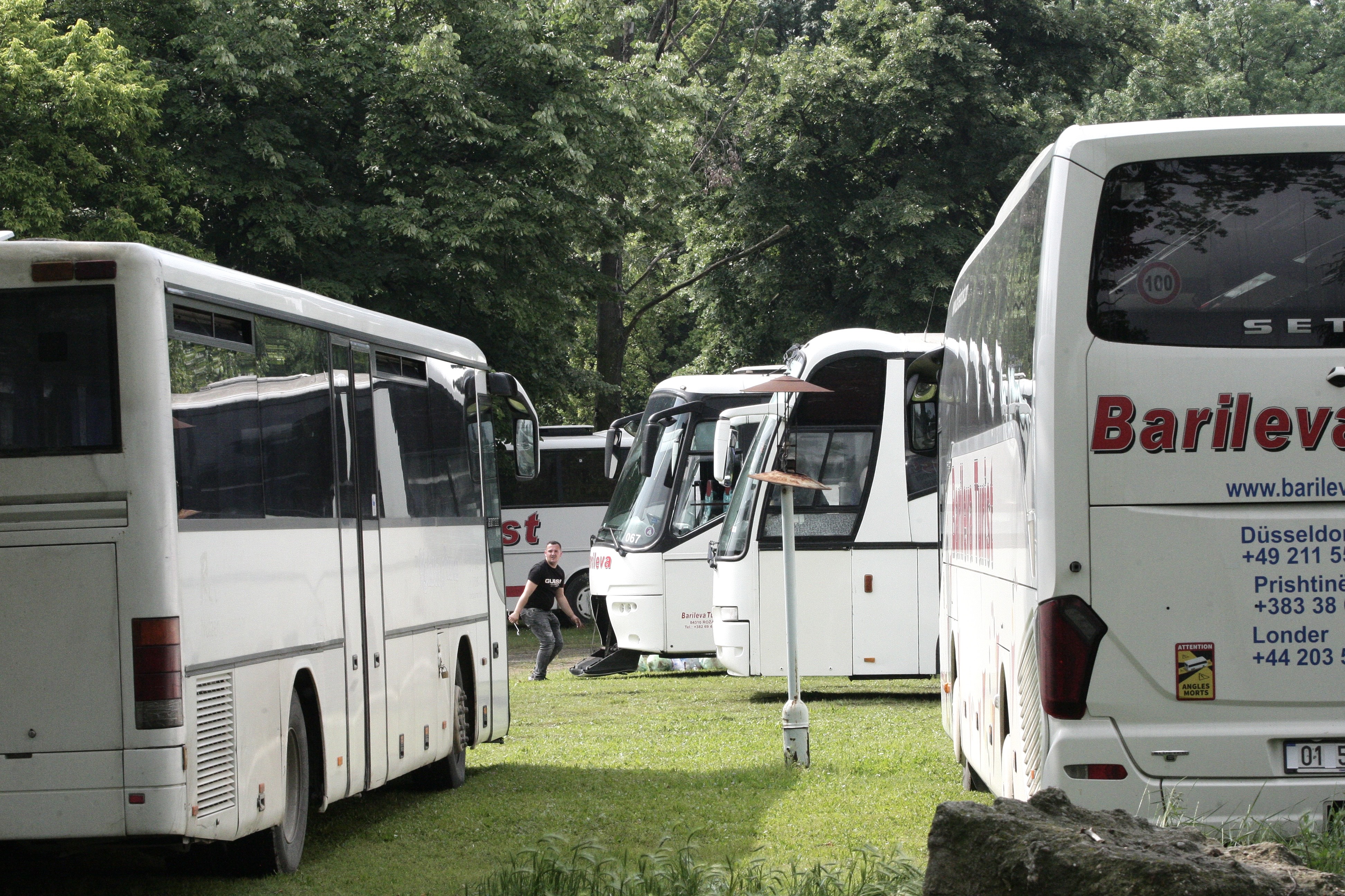 Više od 40 autobusa sa Srbima sa KiM stiglo u Beograd da podrži skup Srbija nade
