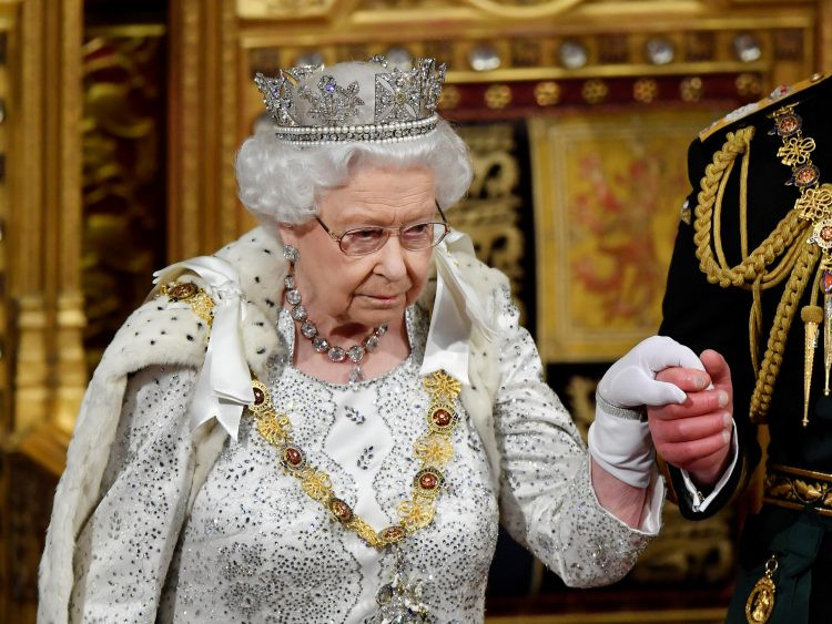 Ukinute pojedine dužnosti britanske kraljice 