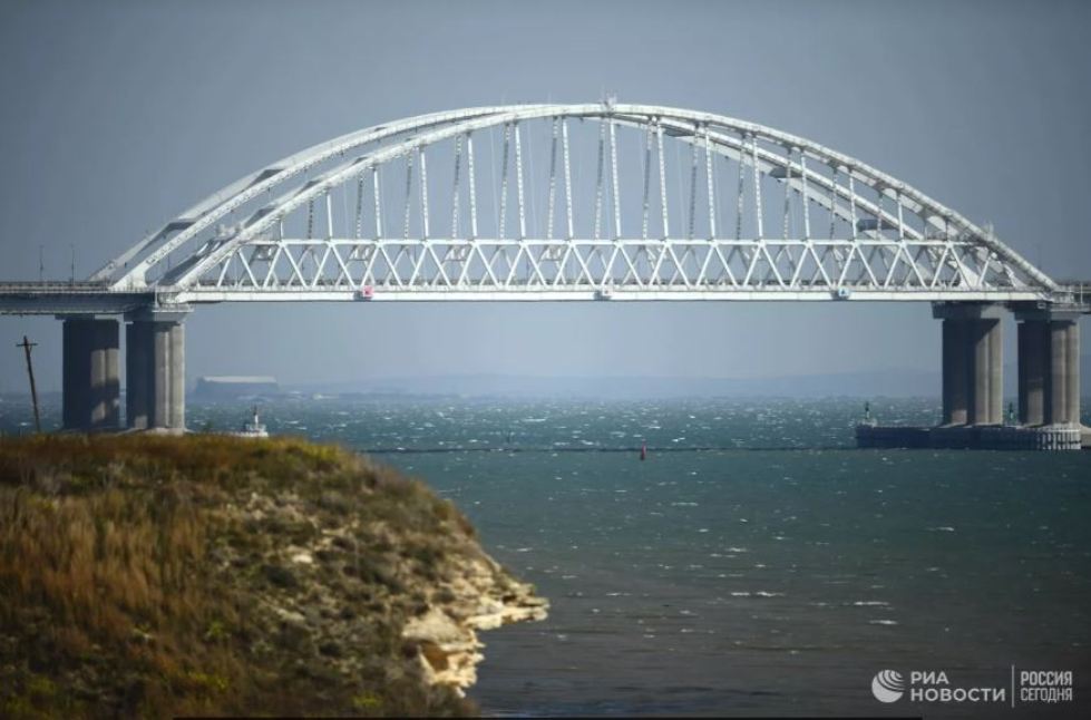 Prvi putnički voz prošao Krimskim mostom