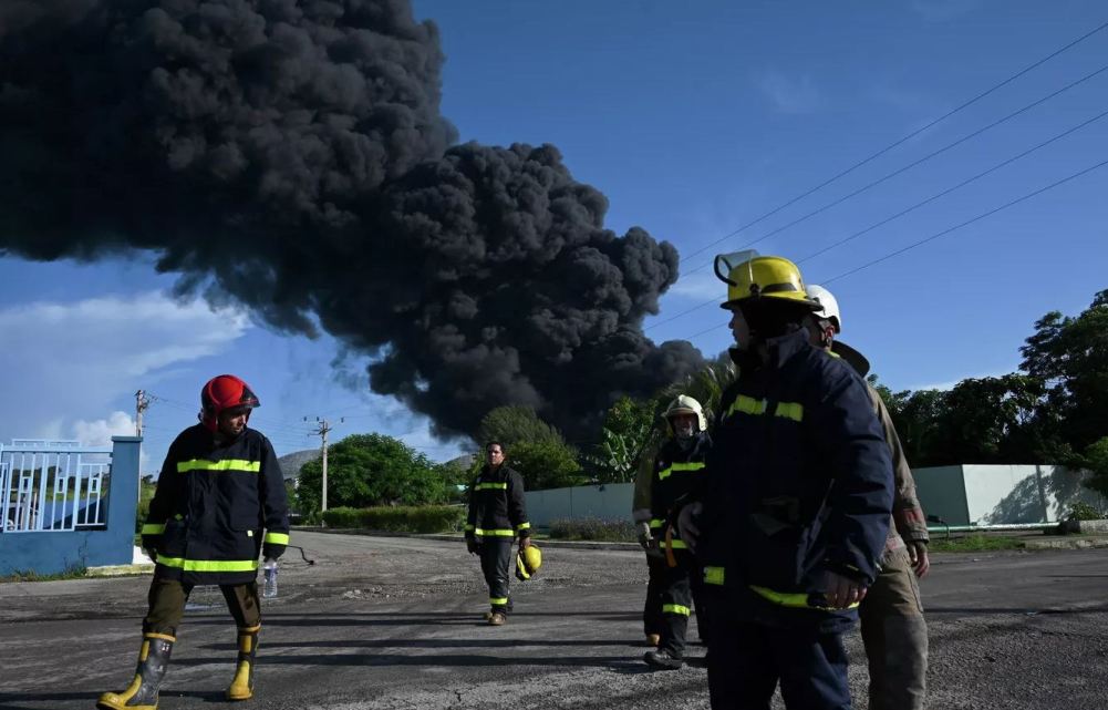 Kuba: Udar groma izazvao požar u lučkom skladištu nafte