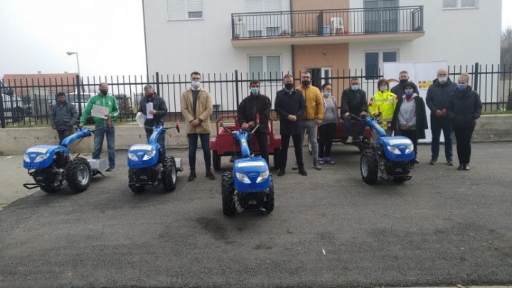 Četiri socijalno ugrožene porodice u Gračanici dobile motokultivatore