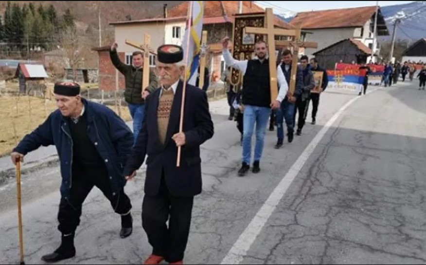 Ustali i penzioneri: Za samo dva dana više od 1.000 njih potpislao podršku SPC u Crnoj Gori