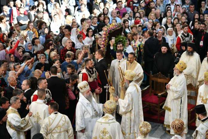 Veliki broj vernika na zajedničkoj liturgiji SPC i MCP-OA