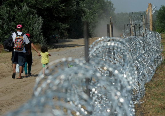 Sijarto: Ograda jedini način da se zaustave migracije