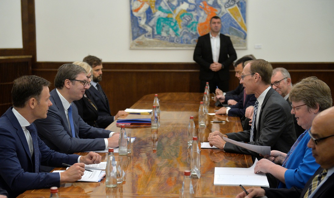 Vučić sa delegacijom MMF-a: Srbija posvećena reformama za dalji rast