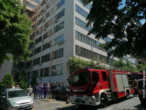 Ugašen požar u zgradi Ministarstva odbrane, nema povređenih