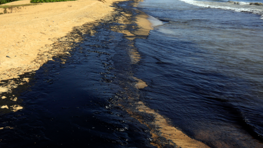 Oko 40.000 litara nafte izlilo se u vode Južnog Pacifika