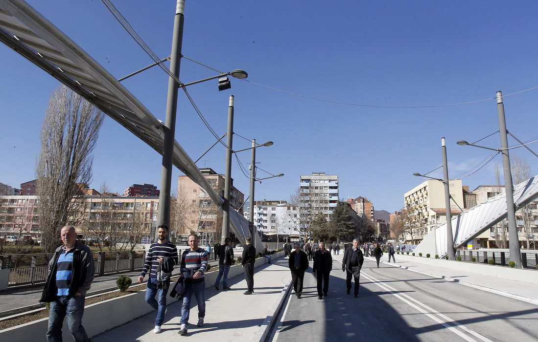 Kosovska Mitrovica: Odbornici izglasali da se omogući sloboda kretanja preko mosta 