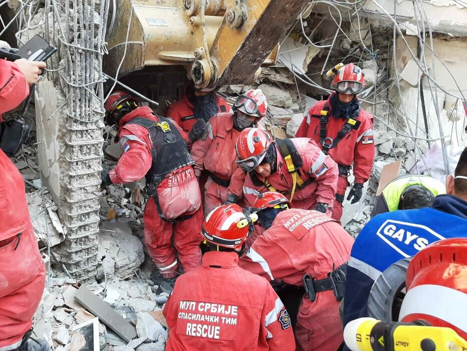 MUP: Srpski tim u Turskoj spasio još jednu žensku osobu, bila zatrpana 108 sati