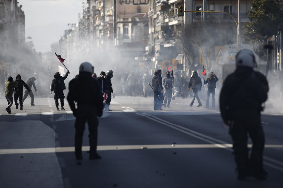 Sukobi u Solunu, upotrebljeni Molotovljevi kokteli i suzavac