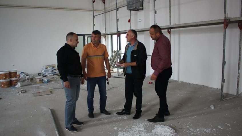 Aritonović obišao radove na izgradnji fiskulturne sale u Velikom Ropotovu
