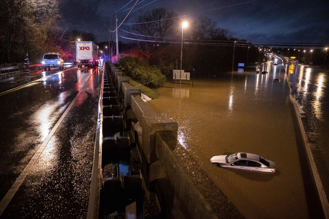 U Nešvilu vanredno stanje, četvoro nastradalo u poplavama
