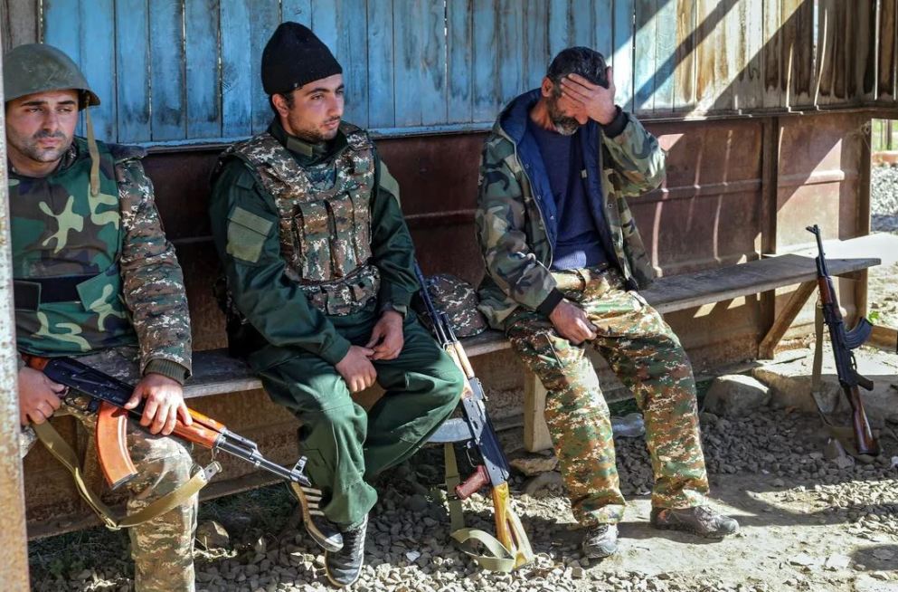 Rusija: Oružane snage Nagorno-Karabaha počele da predaju oružje i vojnu opremu