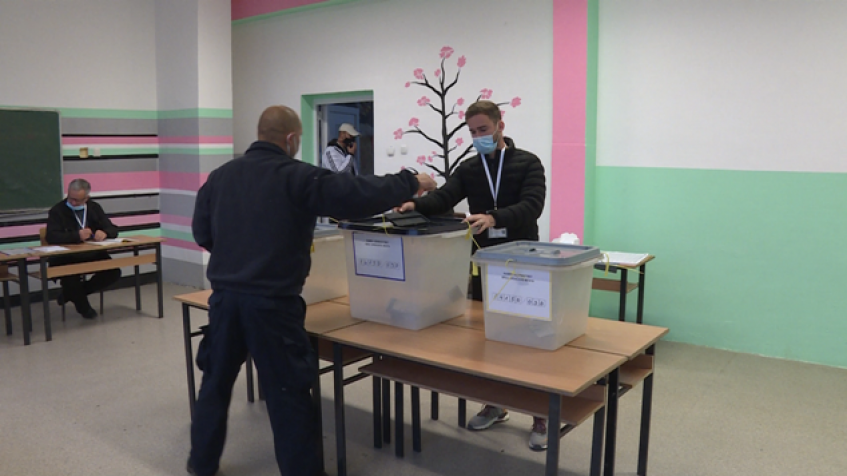 U opštini Novo Brdo pravo glasa ima  9,367 birača.