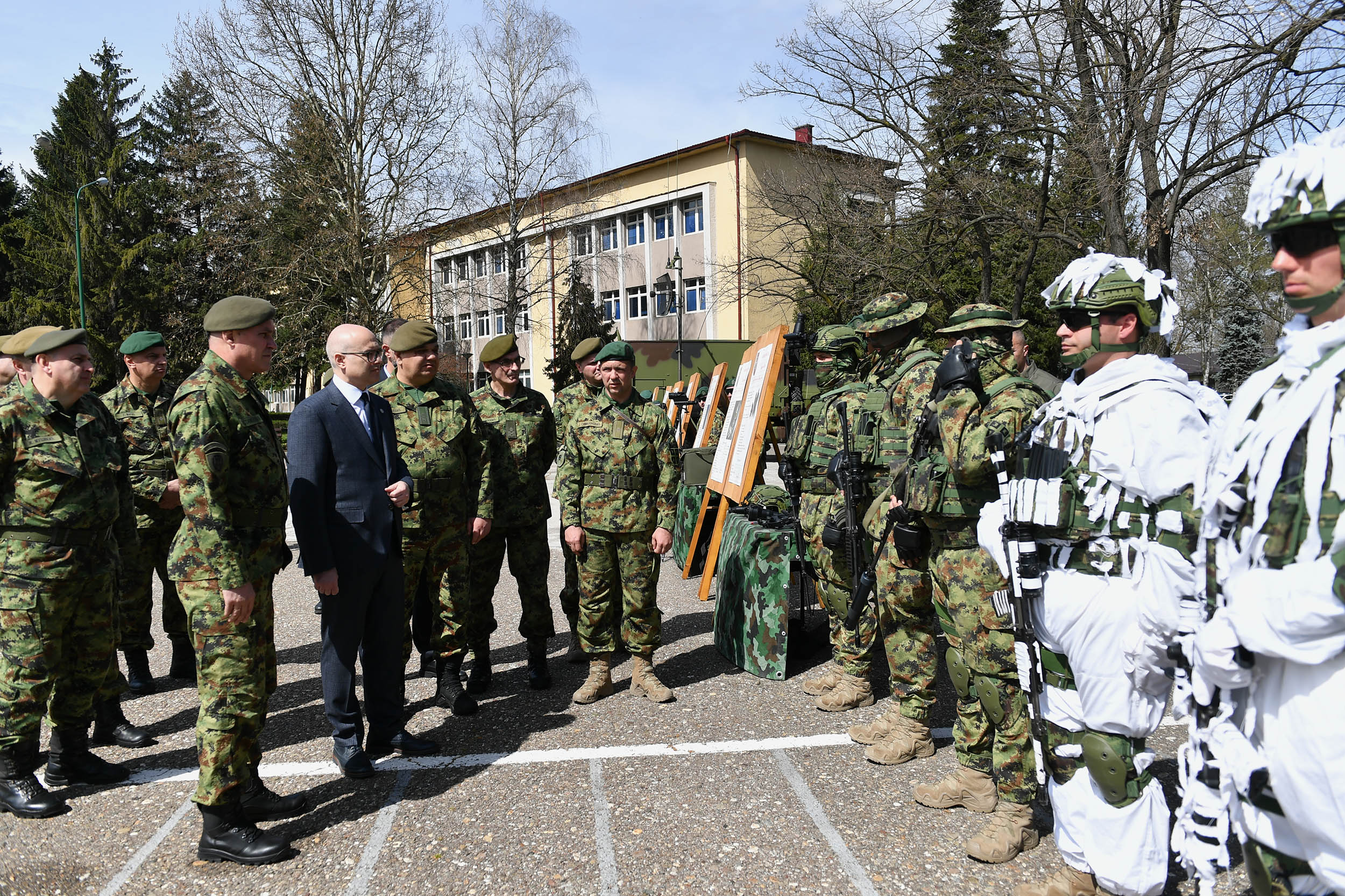 Vučević obišao Drugu brigadu Kopnene vojske u kraljevačkoj kasarni “Ribnica”