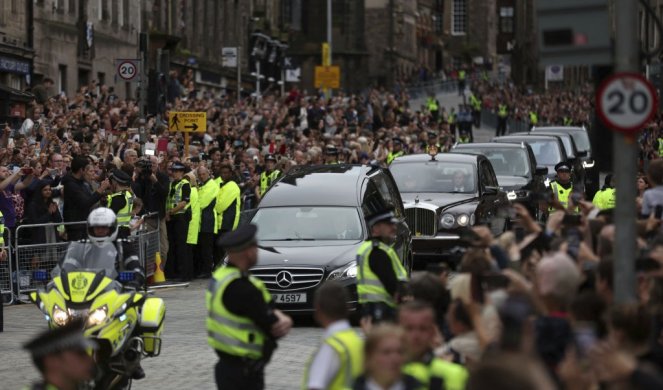 Edinburg: Građani počeli da odaju poslednju počast kraljici