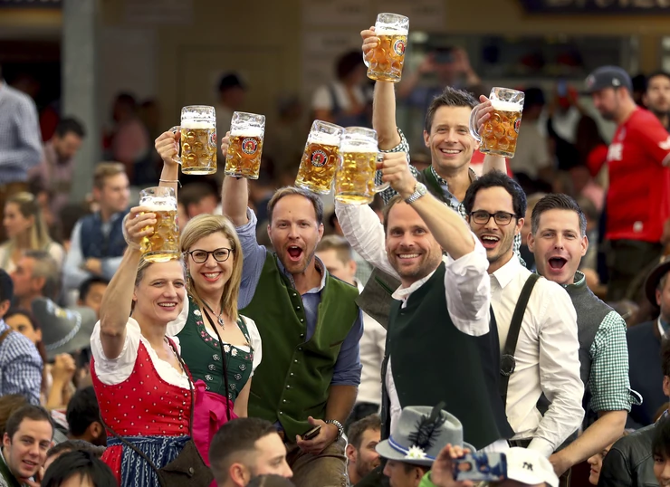 Otvoren 186. Oktoberfest, krigla piva na festivalu u Minhenu košta 11,80 evra