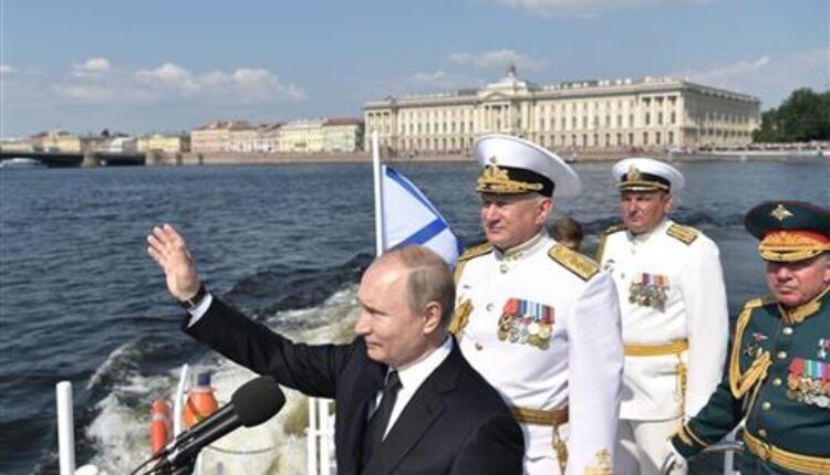 Putin na paradi povodom Dana mornarice