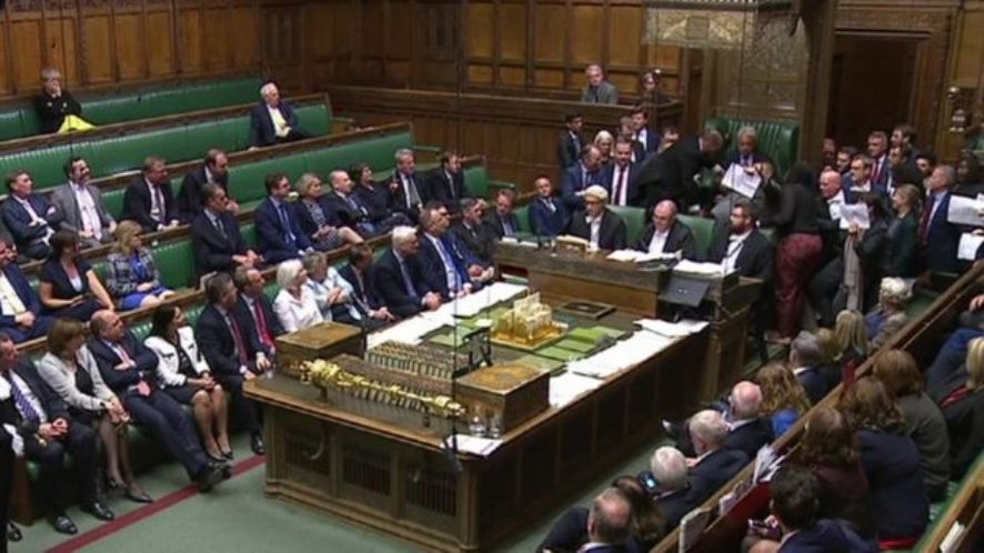 Britanski parlament suspendovan, poslanici odlučili da neće biti izbora