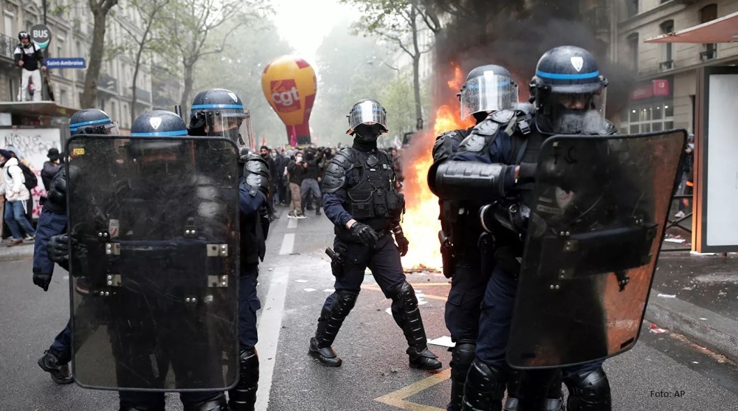 Pariz: Suzavcem na učesnike protesta protiv novih mera