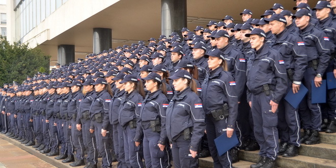 Vučić danas na promociji policajaca, vatrogasaca, diplomaca